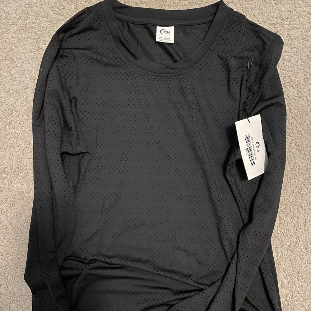 NWT Zyia Black Chill Long T (L)